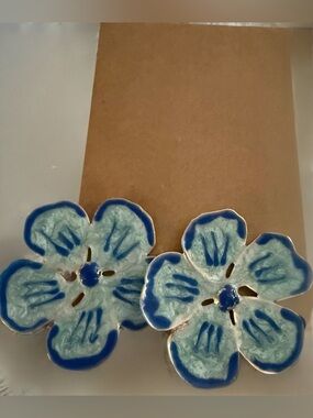 ❤️ Boutique Hand Painted Enamel Blue Flower Statement Earrings - NEW